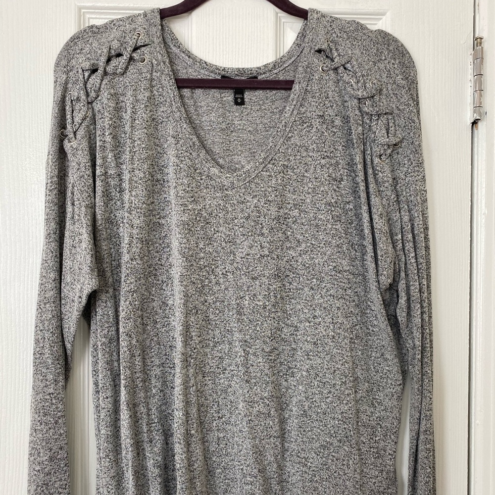 Express Shirt with Shoulder Tie Design